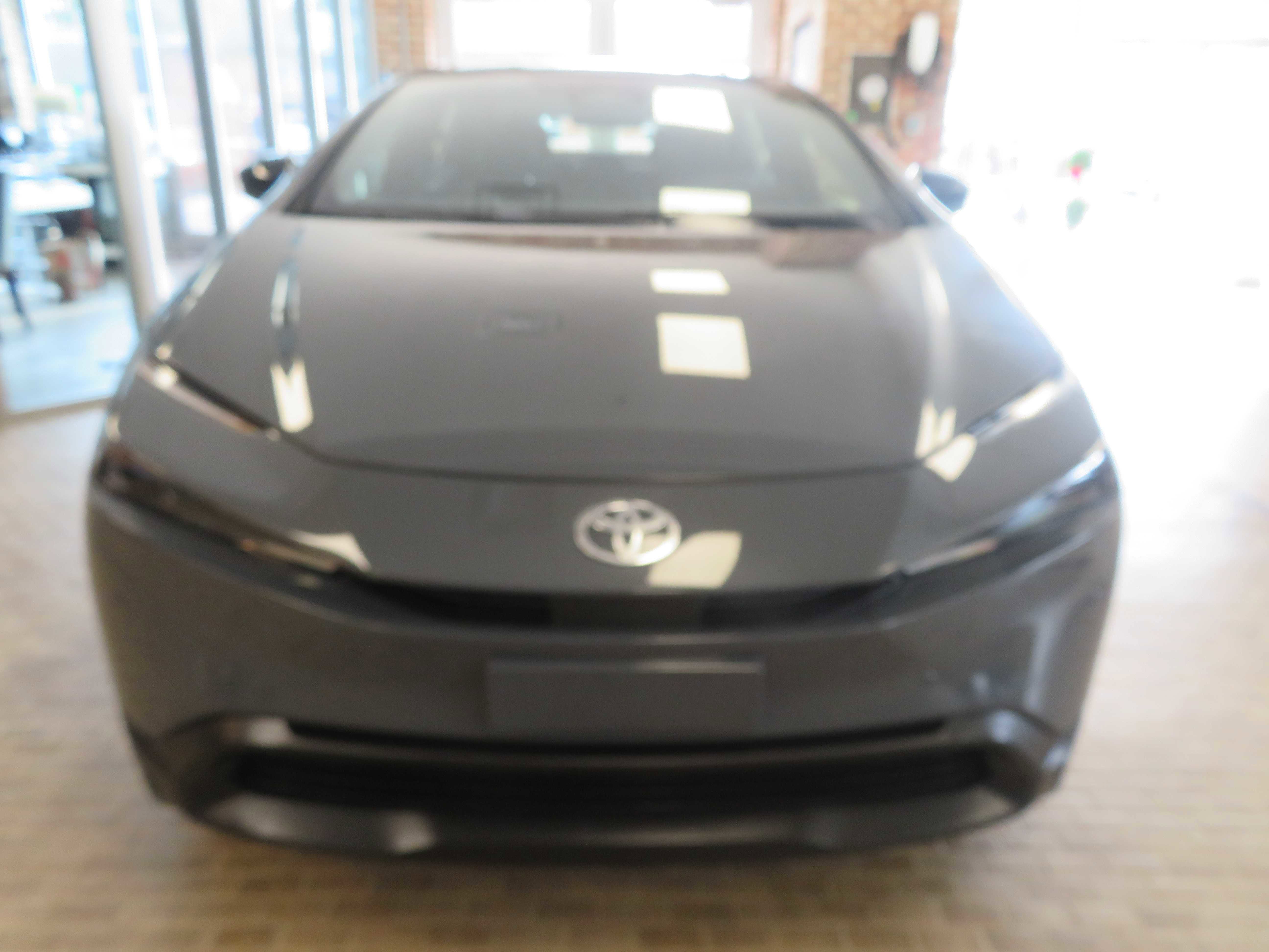 Used 2025 Toyota Prius LE image 2