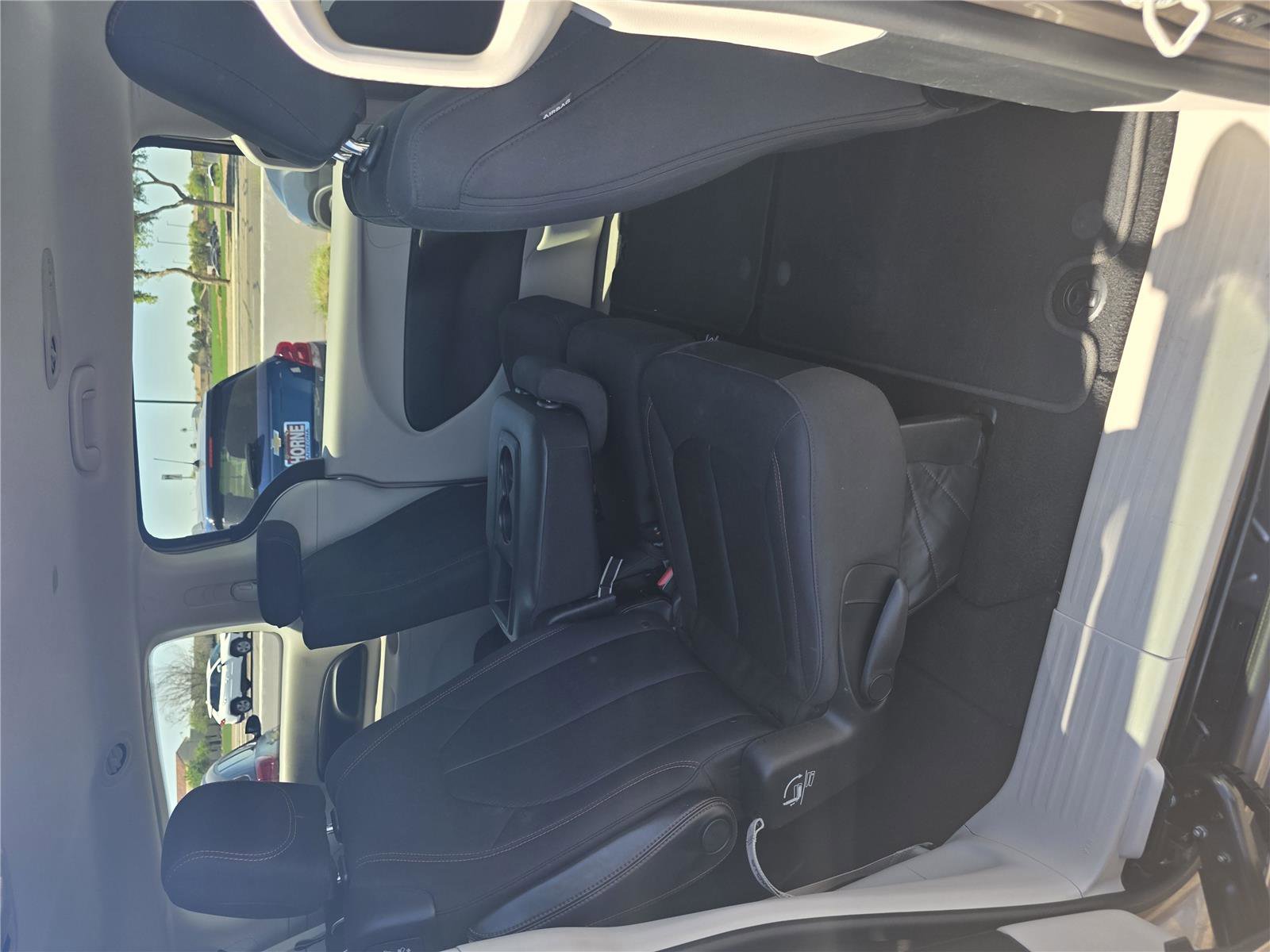 Used 2018 Chrysler Pacifica LX w/ Tire & Wheel Group FWD image 10