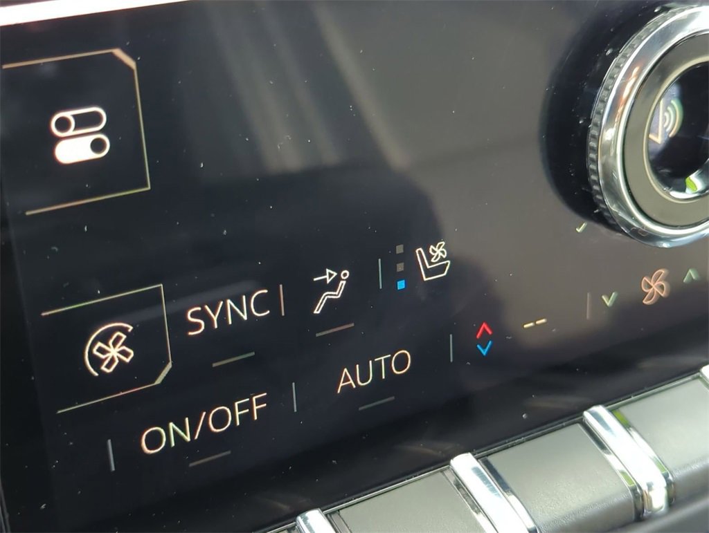 Used 2025 GMC Yukon XL Denali image 17