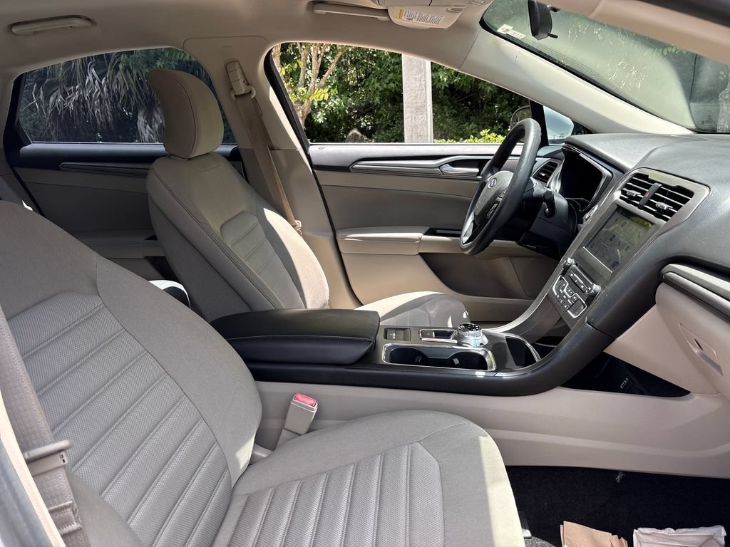 Used 2017 Ford Fusion SE w/ Fusion SE Technology Package FWD image 27