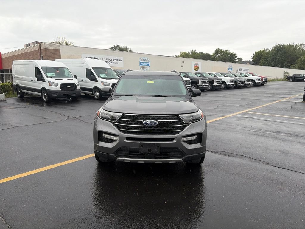 Used 2021 Ford Explorer XLT w/ Equipment Group 202A AWD/4WD image 2