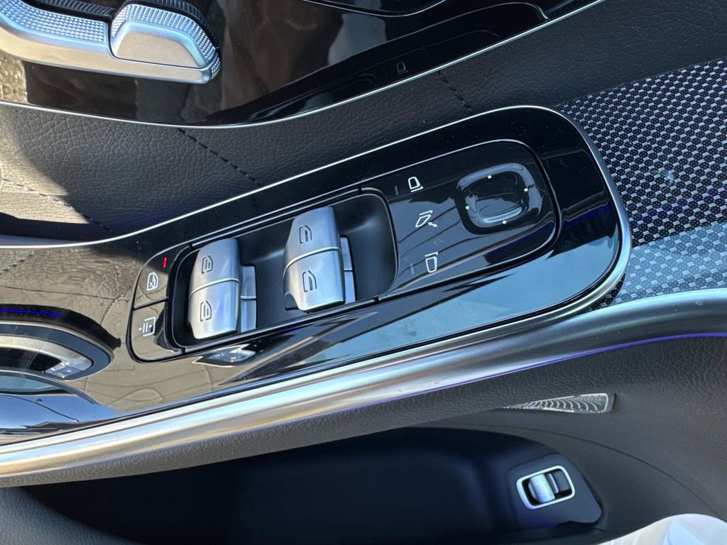 New 2025 Mercedes-Benz S 580 4MATIC Sedan image 30