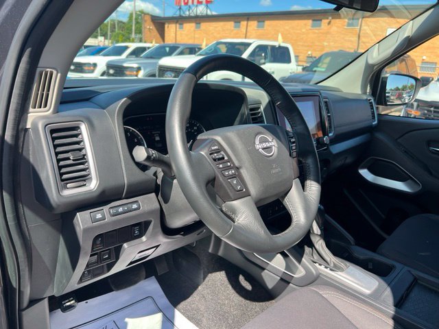 Used 2022 Nissan Frontier SV AWD/4WD image 7