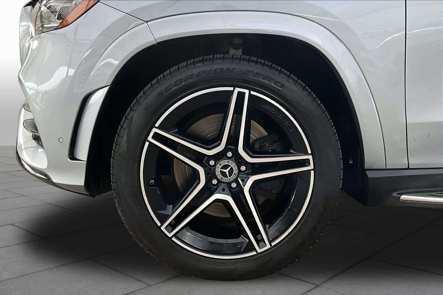 Used 2022 Mercedes-Benz GLS 450 4MATIC w/ AMG Line Exterior image 11