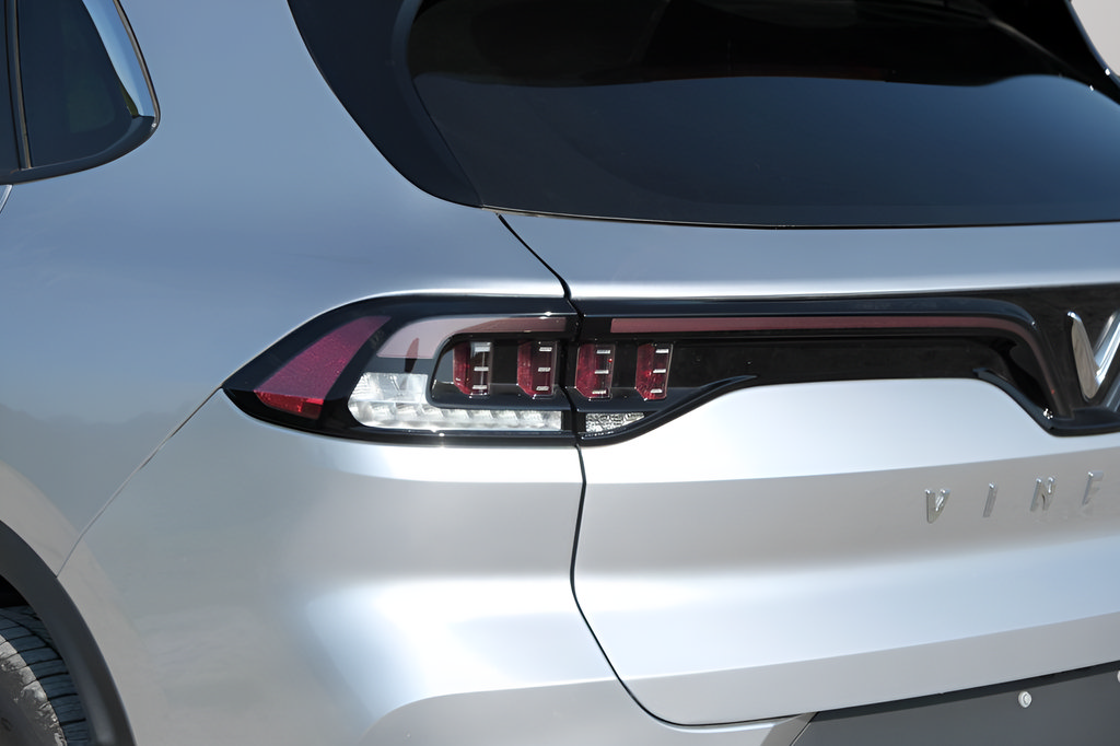 New 2025 VinFast VF 8 Eco AWD/4WD image 34