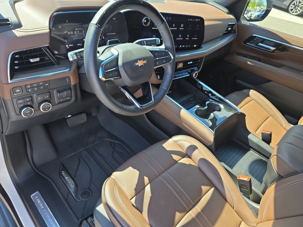 Used 2025 Chevrolet Tahoe High Country AWD/4WD image 9