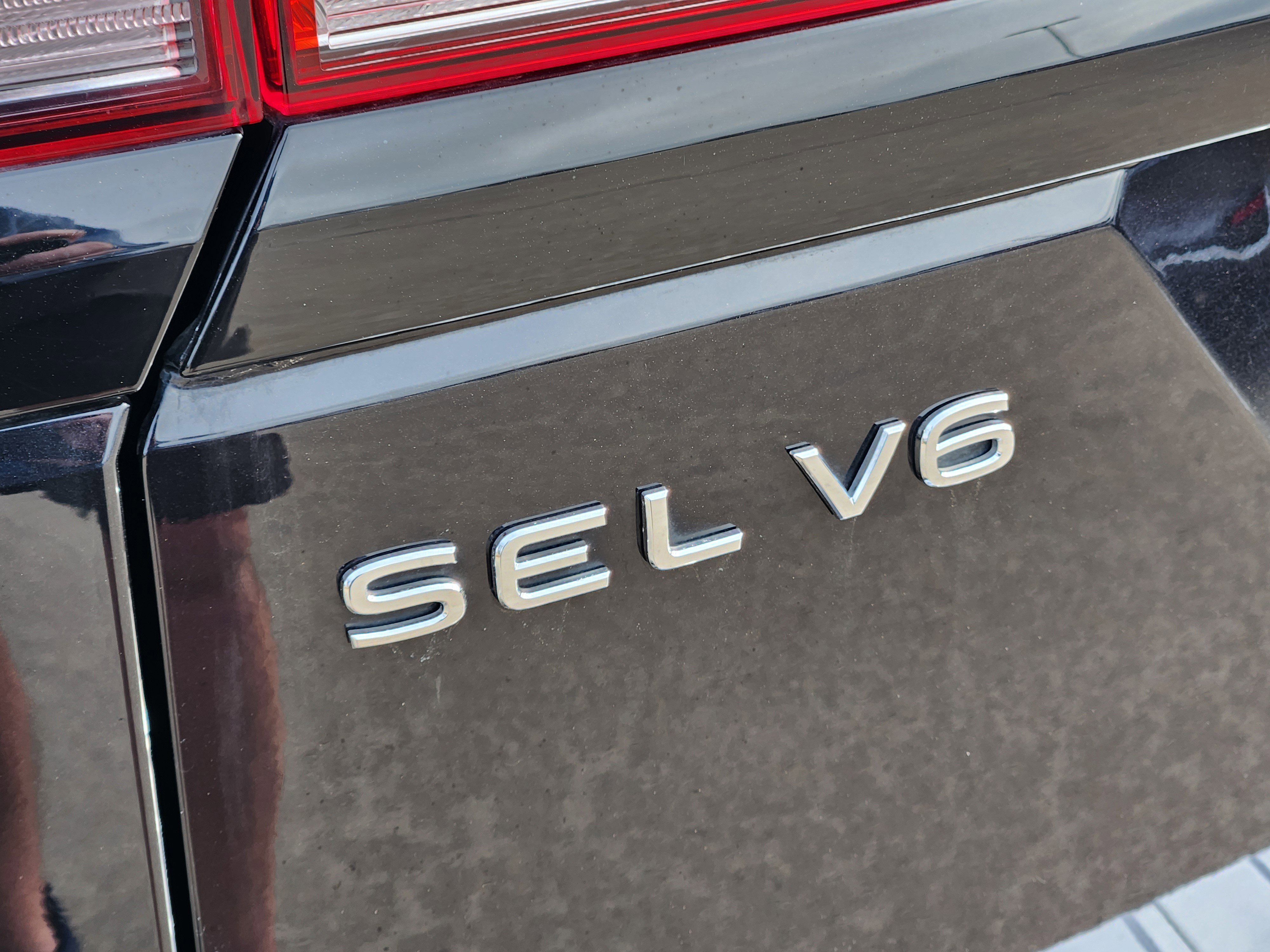 Used 2023 Volkswagen Atlas SEL R-Line image 35