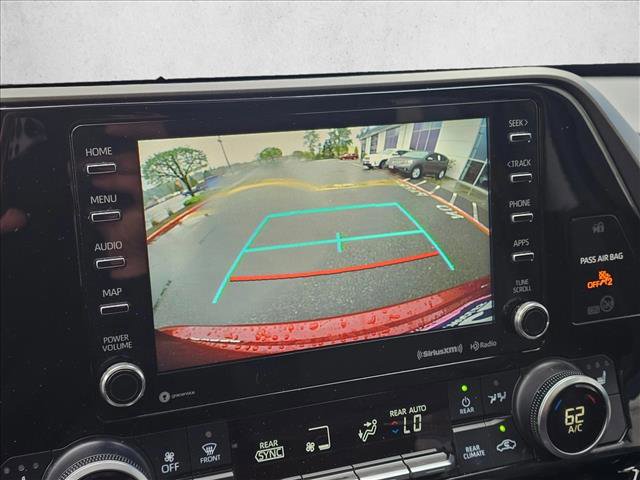 Used 2020 Toyota Highlander XLE AWD/4WD image 25