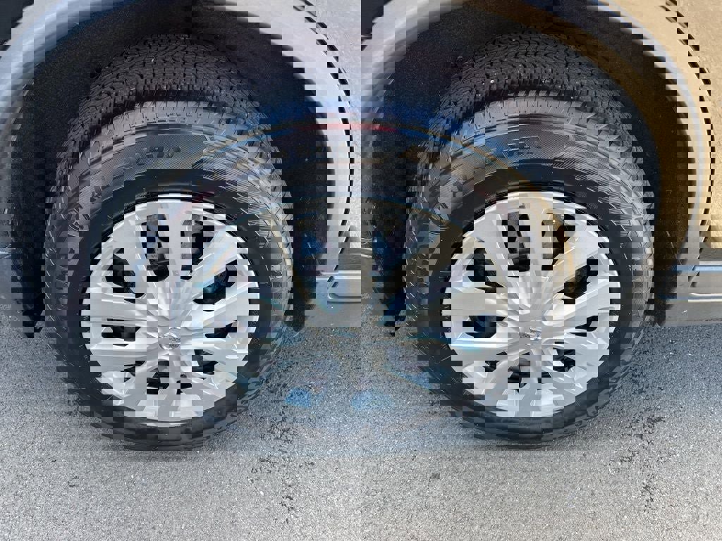 Used 2015 Nissan Rogue S image 22