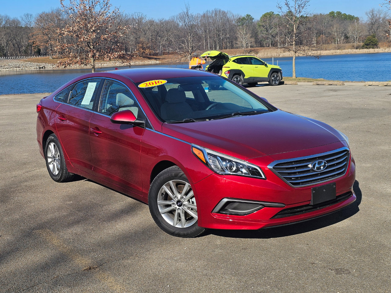 Used 2016 Hyundai Sonata SE image 2