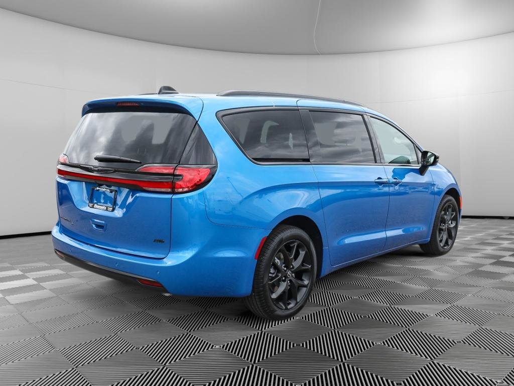 New 2026 Chrysler Pacifica Select AWD/4WD image 7