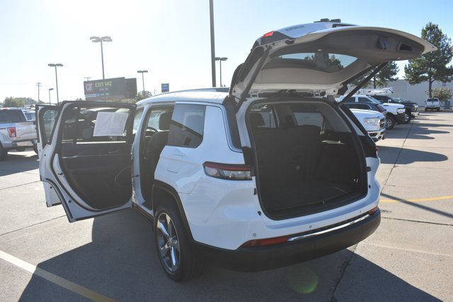 Used 2021 Jeep Grand Cherokee L Limited image 19