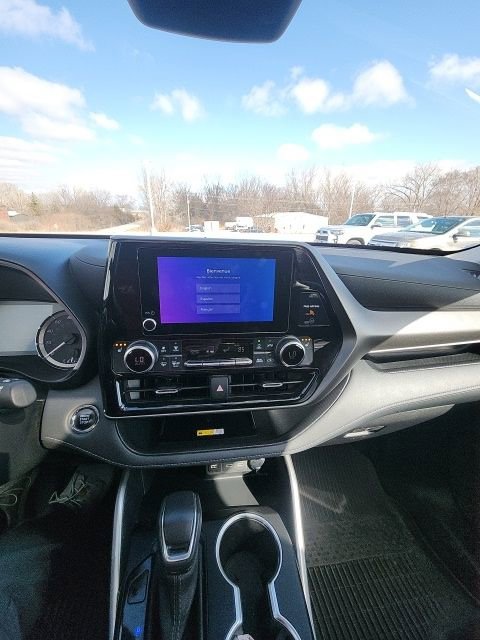 Used 2023 Toyota Highlander XLE image 10