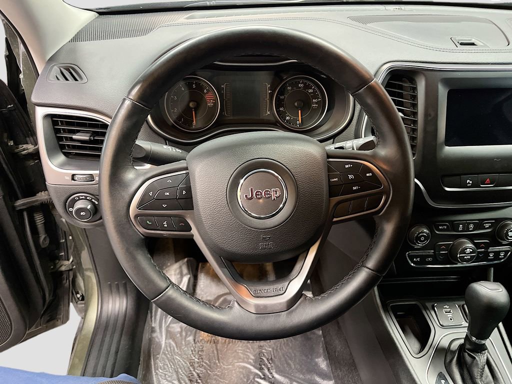 Used 2019 Jeep Cherokee Latitude Plus w/ Comfort/Convenience Group image 11