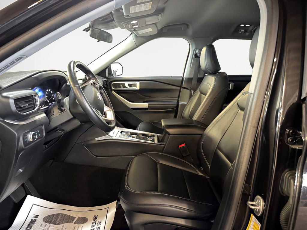 Used 2022 Ford Explorer XLT w/ Equipment Group 202A image 12