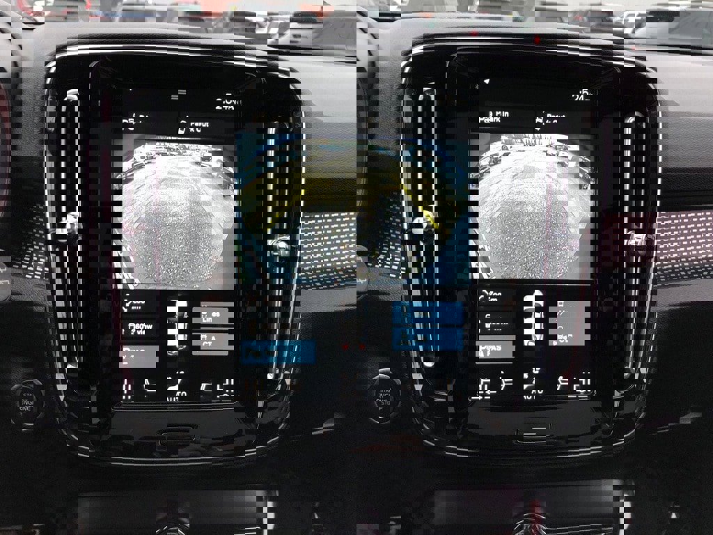 Used 2022 Volvo XC40 T5 R-Design w/ Advanced Package image 29