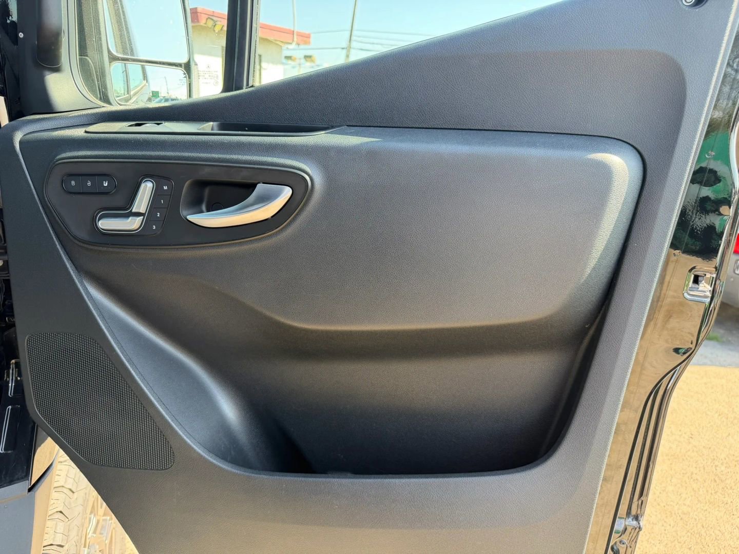 Used 2019 Mercedes-Benz Sprinter 2500 image 12