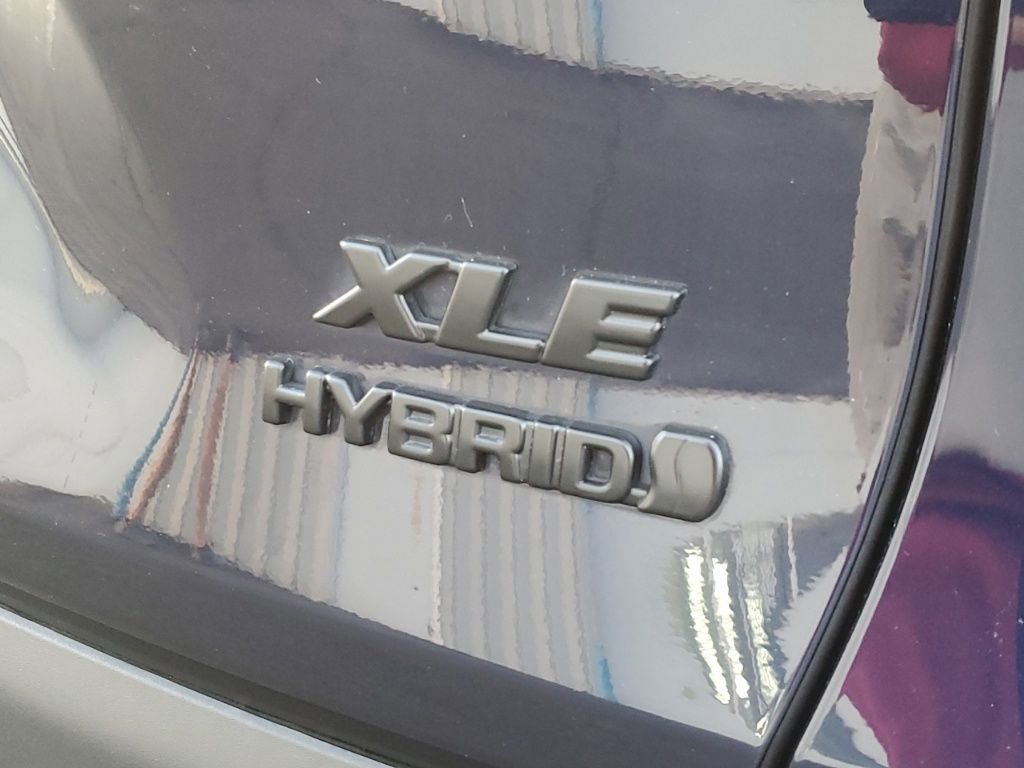Used 2023 Toyota RAV4 XLE Premium image 10