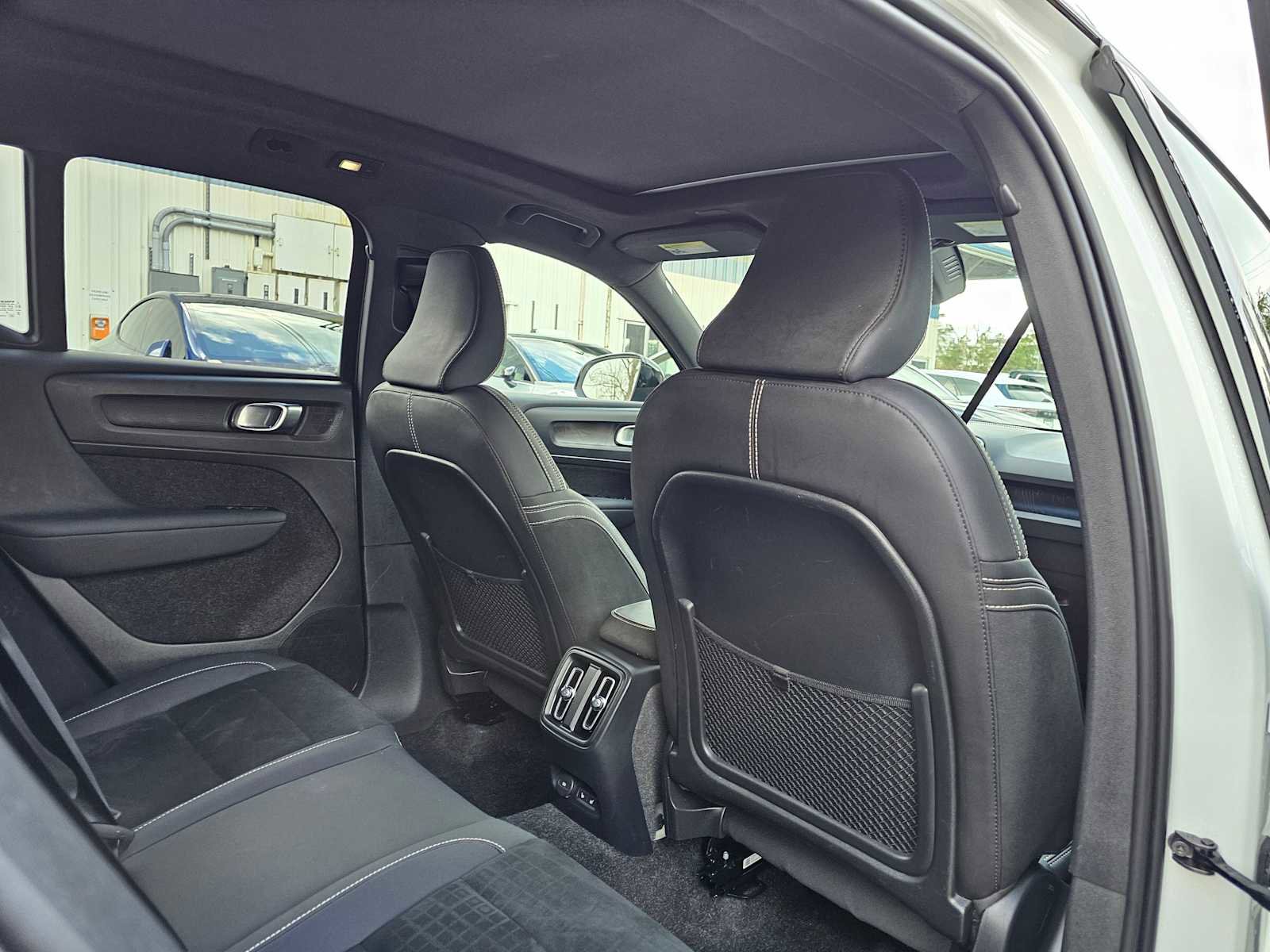 Used 2024 Volvo XC40 Recharge Ultimate w/ Protection Package Premier image 15