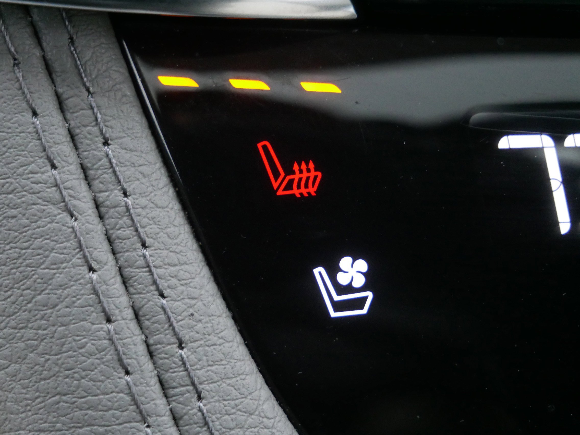 Used 2023 Cadillac XT6 Premium Luxury w/ Technology Package image 34