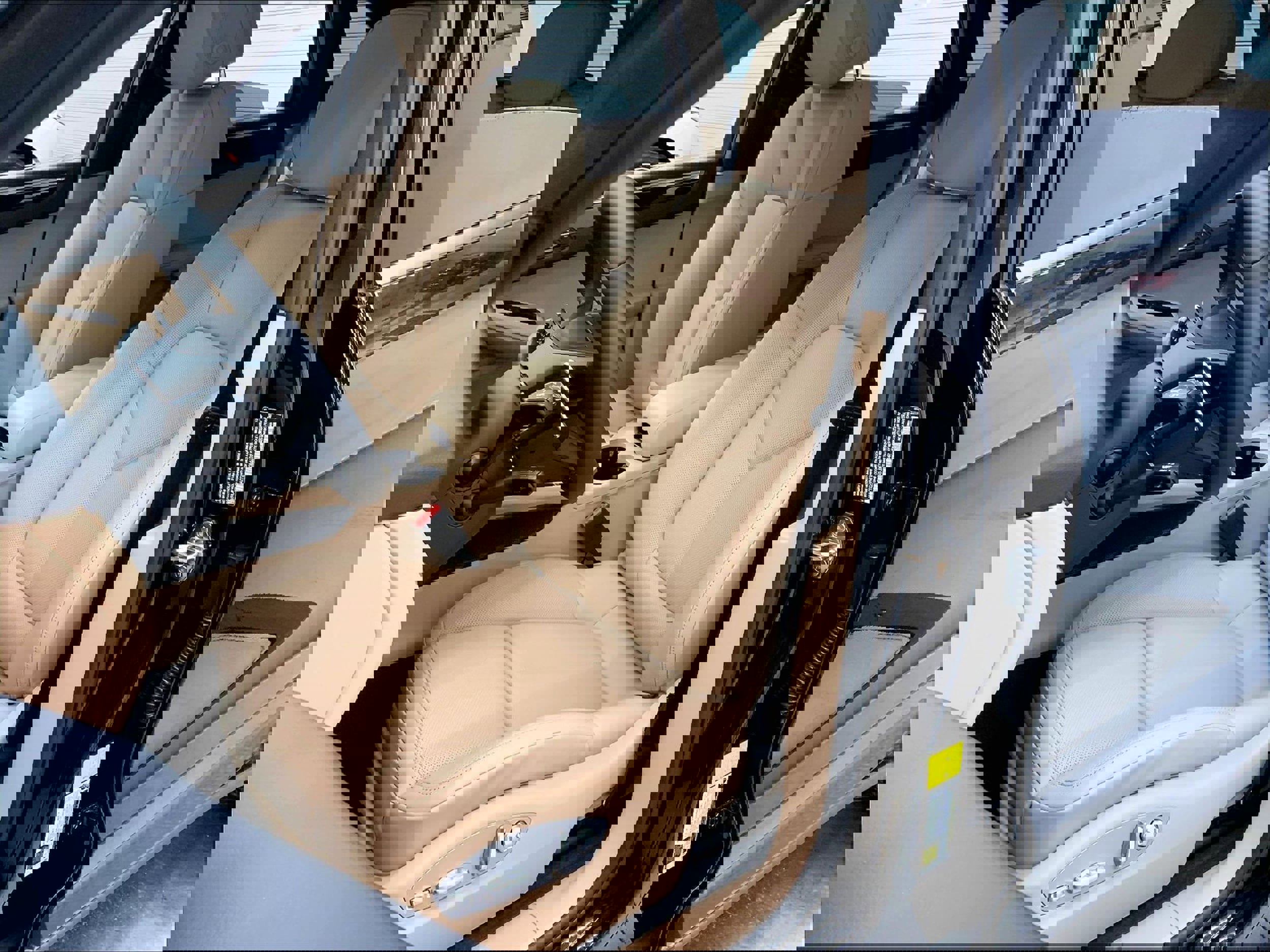 New 2026 Porsche Macan AWD/4WD image 5