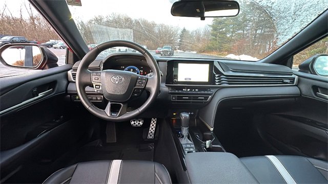 Used 2025 Toyota Camry SE image 11