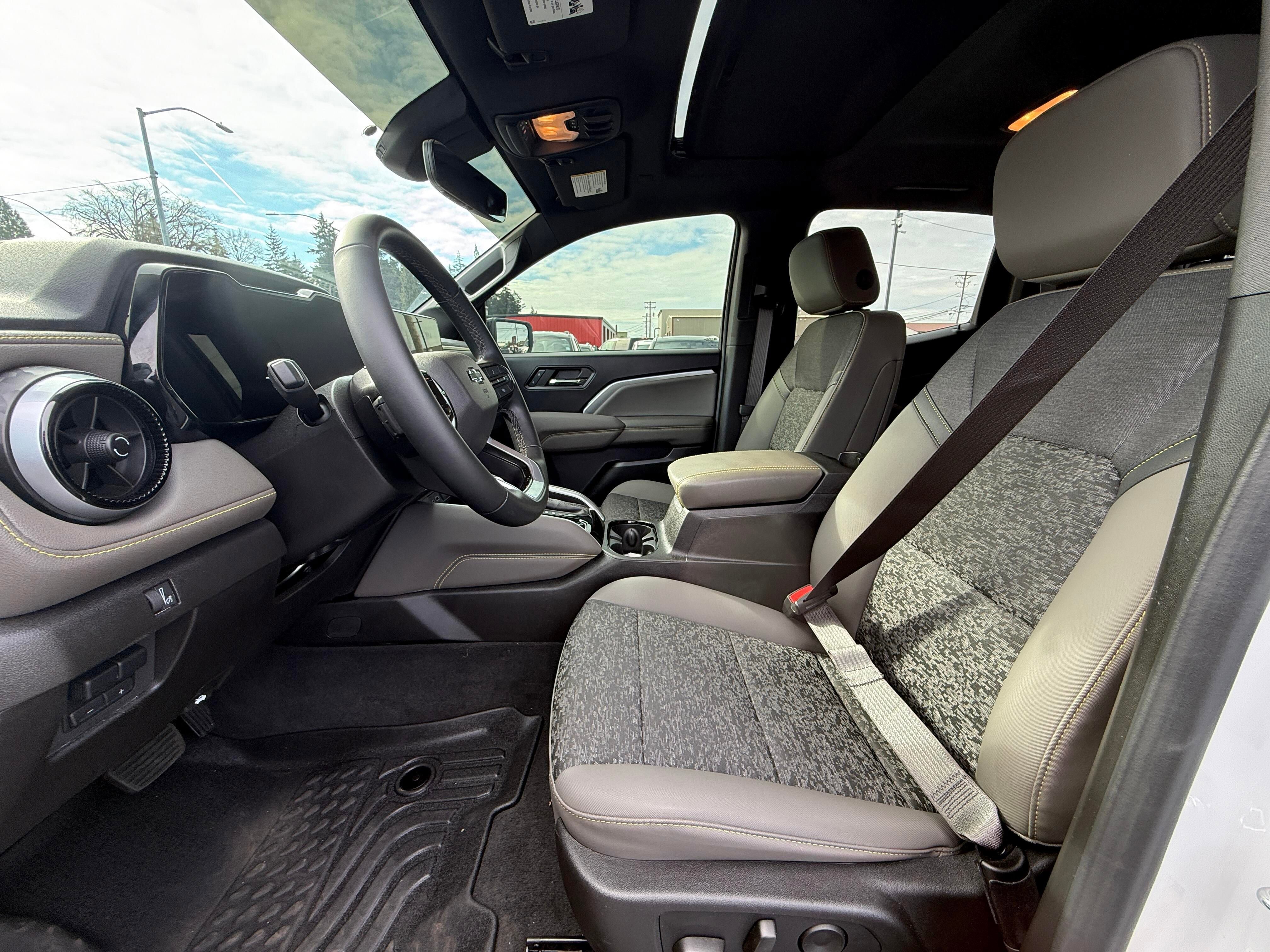 Used 2024 Chevrolet Colorado ZR2 w/ Technology Package image 9