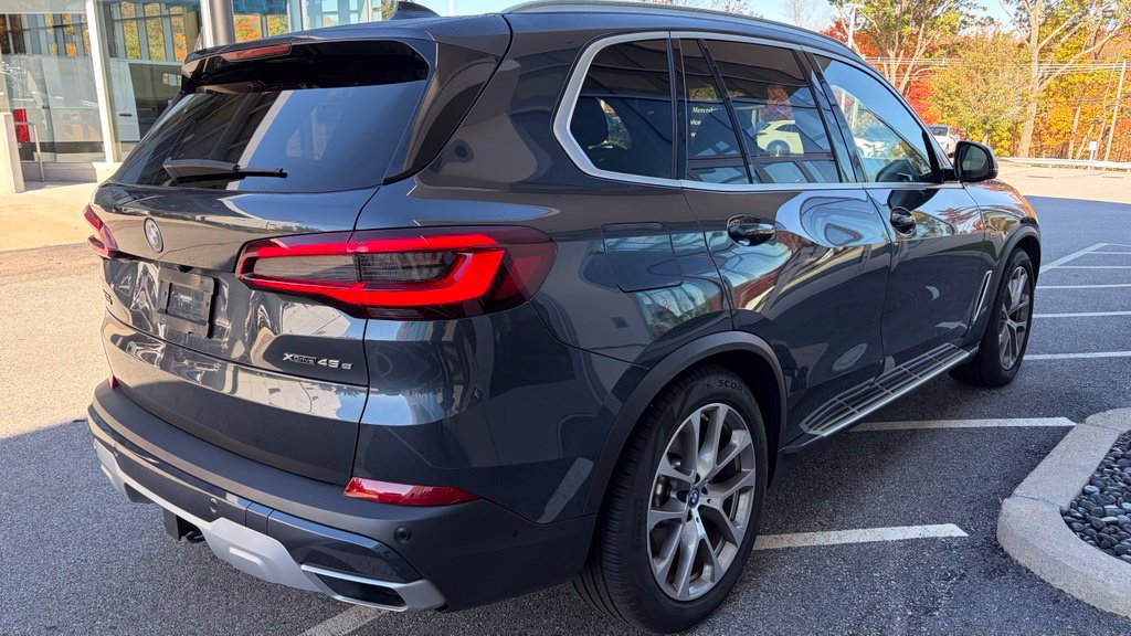 Certified 2022 BMW X5 xDrive45e w/ Executive Package AWD/4WD image 4