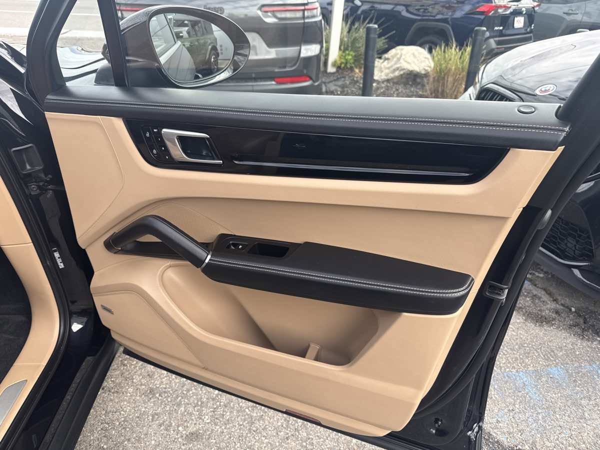 Used 2020 Porsche Cayenne S image 26