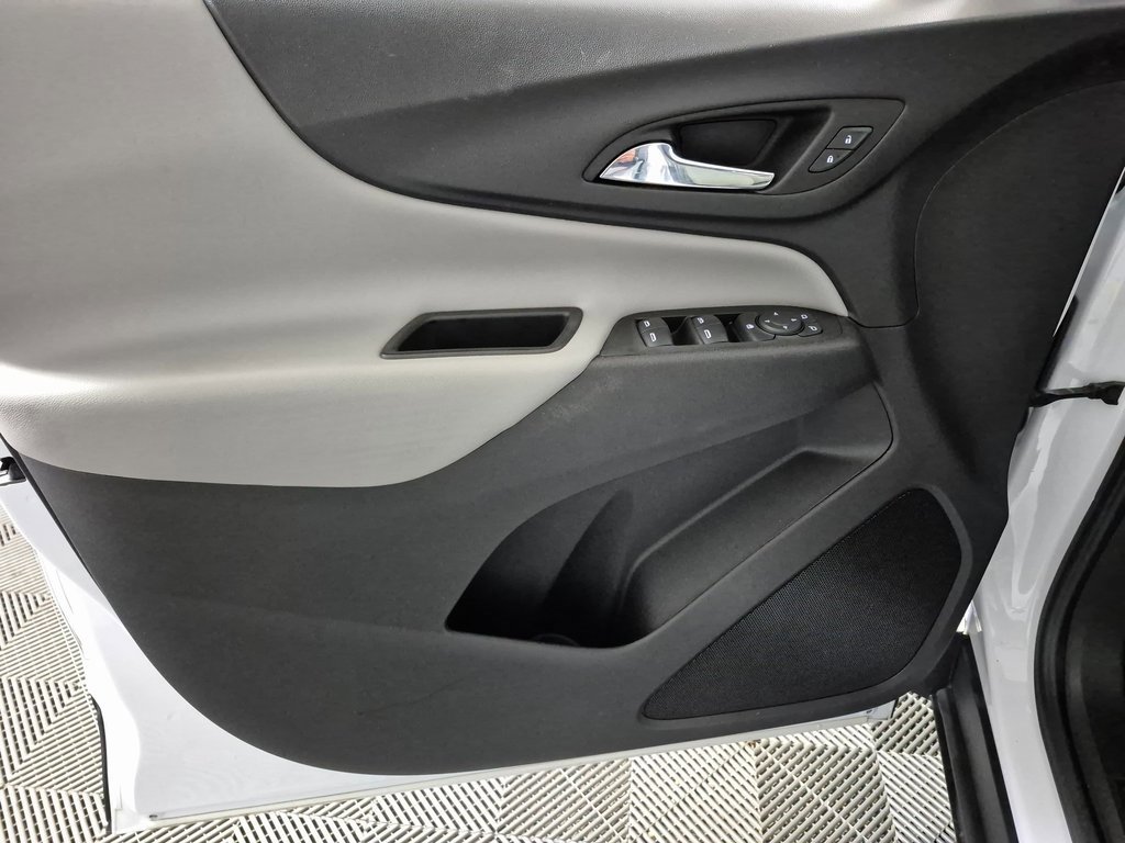 Used 2022 Chevrolet Equinox LS w/ LS Convenience Package image 13