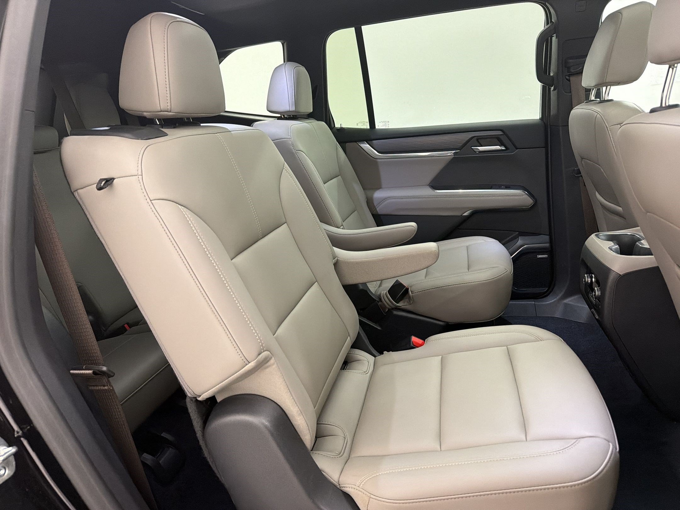 Used 2024 GMC Acadia Elevation w/ Luxury Package FWD image 29