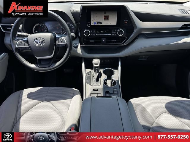Used 2023 Toyota Highlander LE AWD/4WD image 18