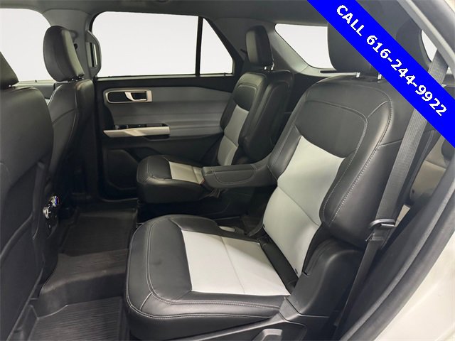 Used 2022 Ford Explorer XLT w/ Equipment Group 202A image 7