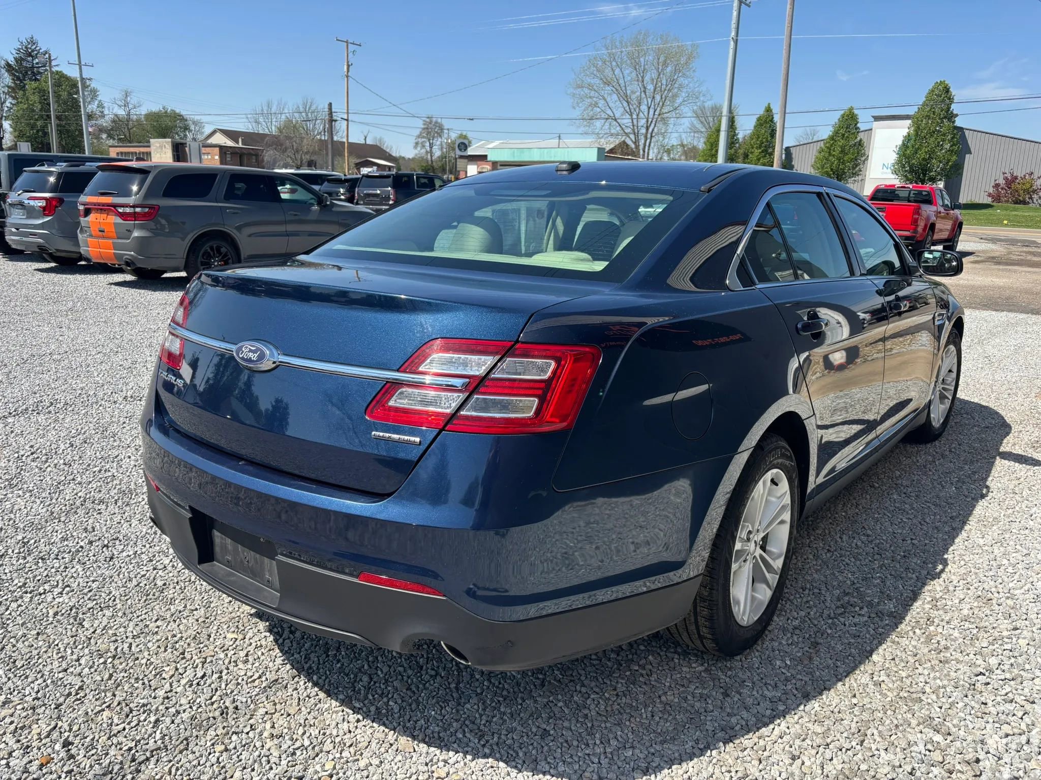 Used 2016 Ford Taurus SE FWD image 6