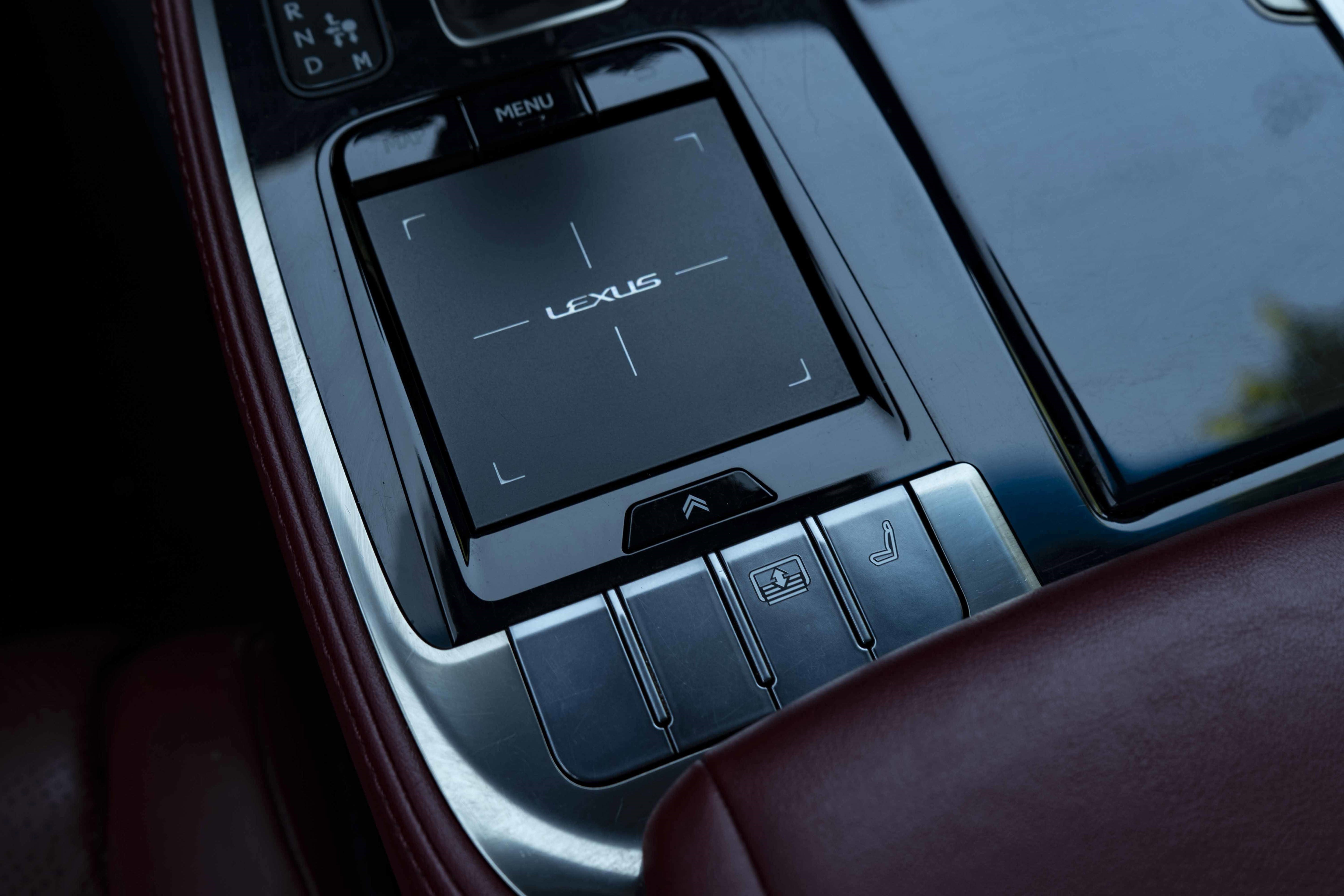 Used 2019 Lexus LS 500 F Sport w/ Accessory Package (Z2) AWD/4WD image 30