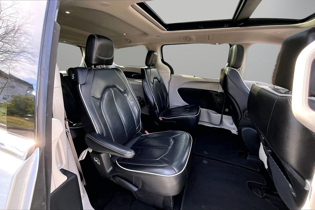Certified 2022 Chrysler Pacifica Limited image 25