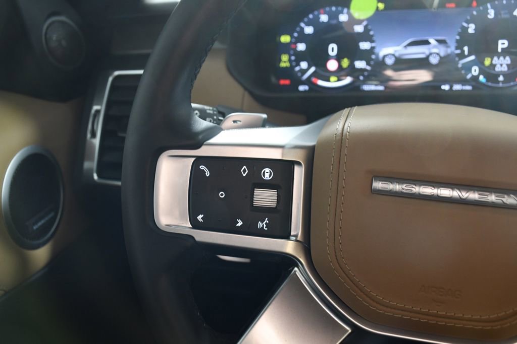 Used 2024 Land Rover Discovery Metropolitan Edition image 29
