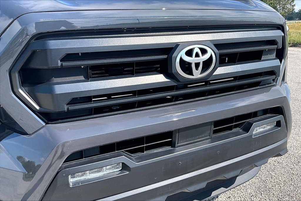 Used 2025 Toyota Tacoma SR5 AWD/4WD image 28