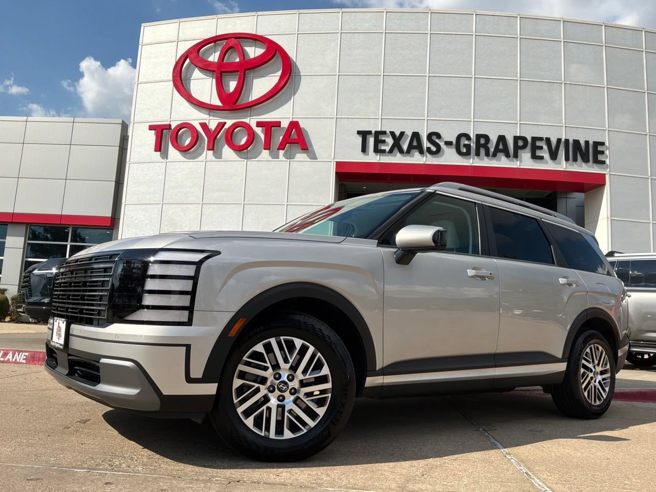 Used 2026 Hyundai Palisade SEL FWD image 2