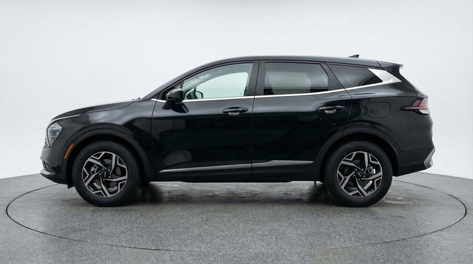 Used 2025 Kia Sportage LX image 5