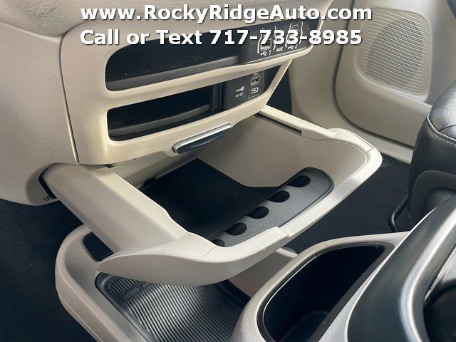 Used 2022 Chrysler Pacifica Touring-L image 30