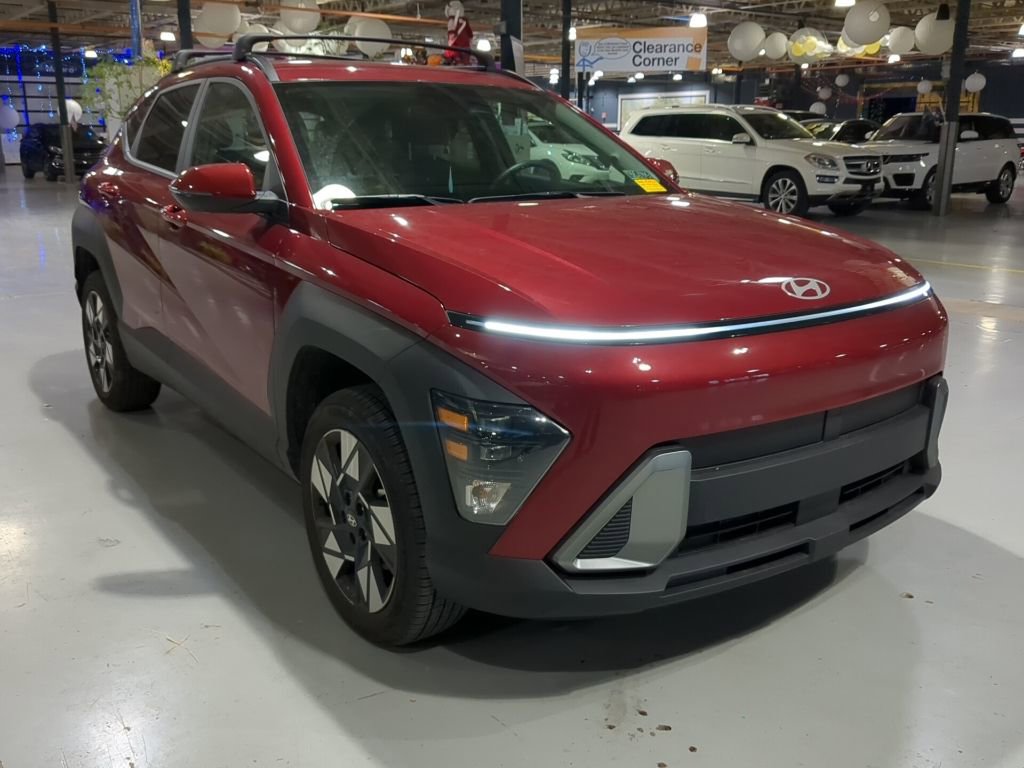 Used 2025 Hyundai Kona SEL image 3