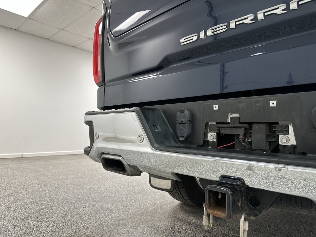 Used 2020 GMC Sierra 1500 SLT w/ SLT Premium Plus Package AWD/4WD image 36