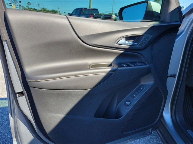 Used 2023 Chevrolet Equinox Premier image 16