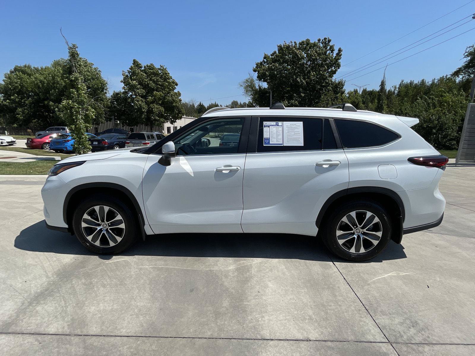 Used 2025 Toyota Highlander XLE AWD/4WD image 13