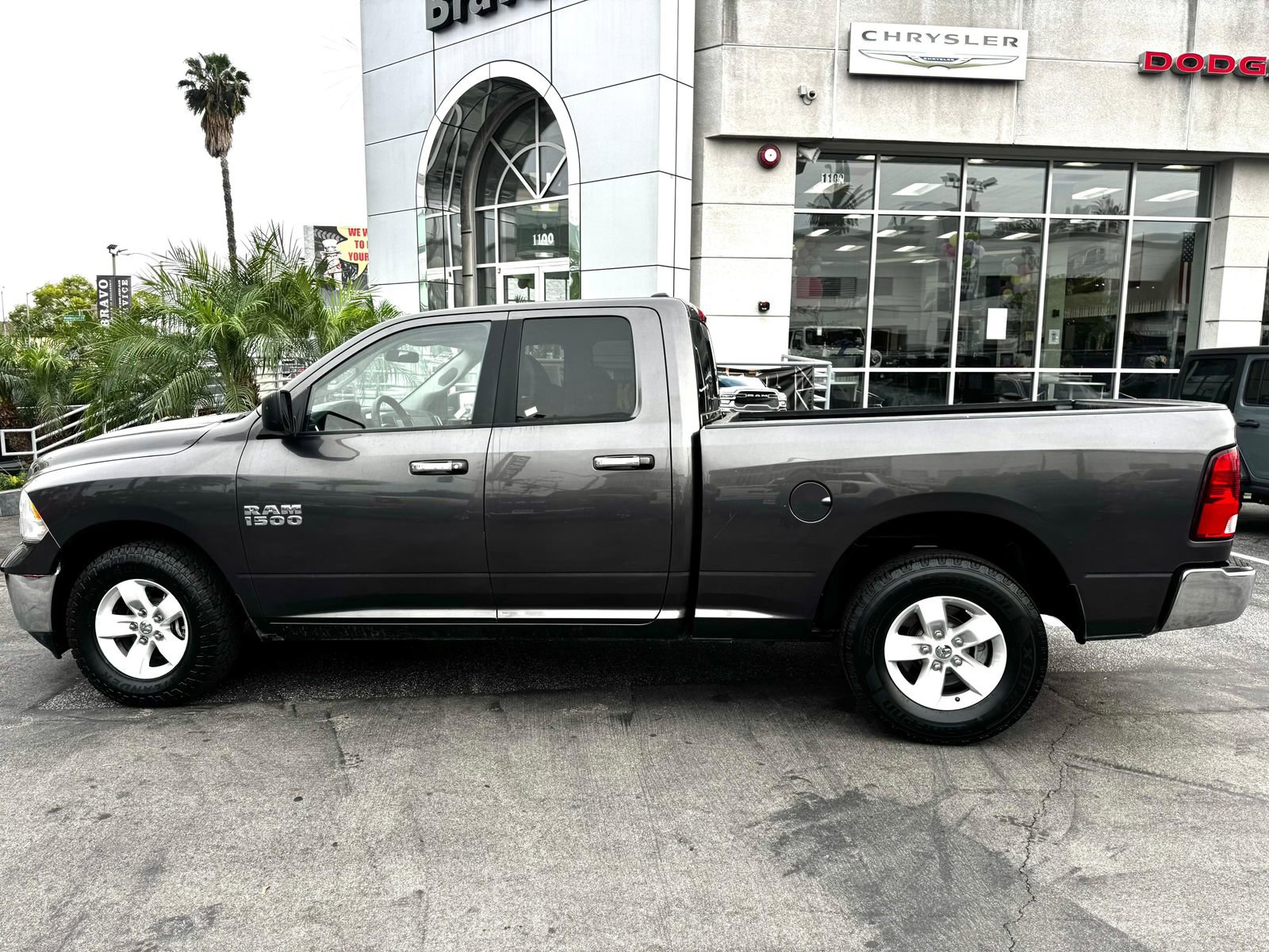 Used 2017 RAM 1500 Classic SLT image 4