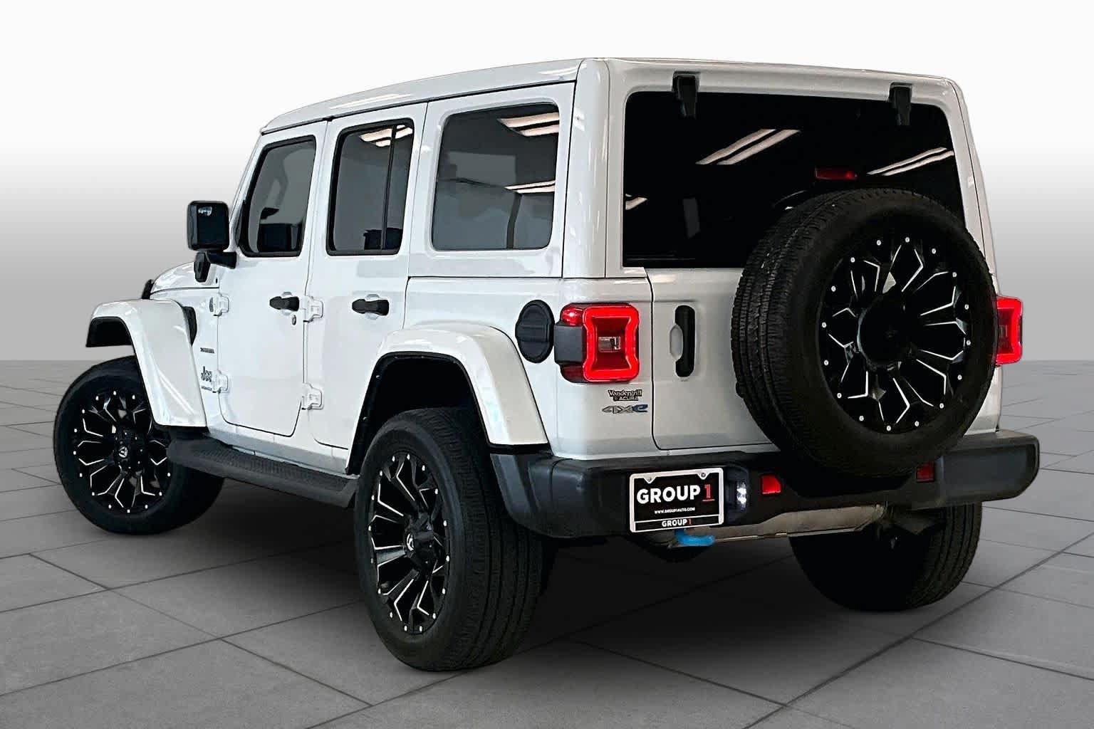 Used 2023 Jeep Wrangler Unlimited Sahara AWD/4WD image 11