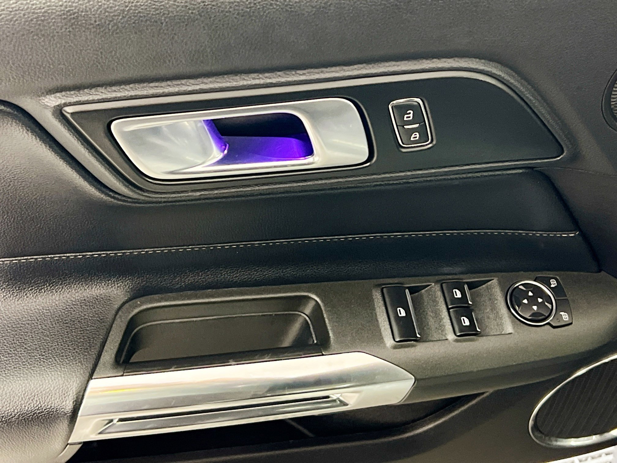 Used 2019 Ford Mustang Premium image 16