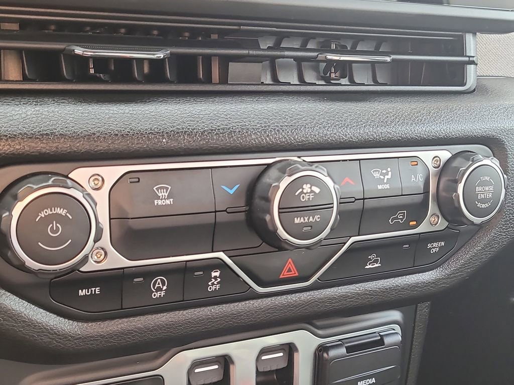 Used 2025 Jeep Wrangler Sport image 16