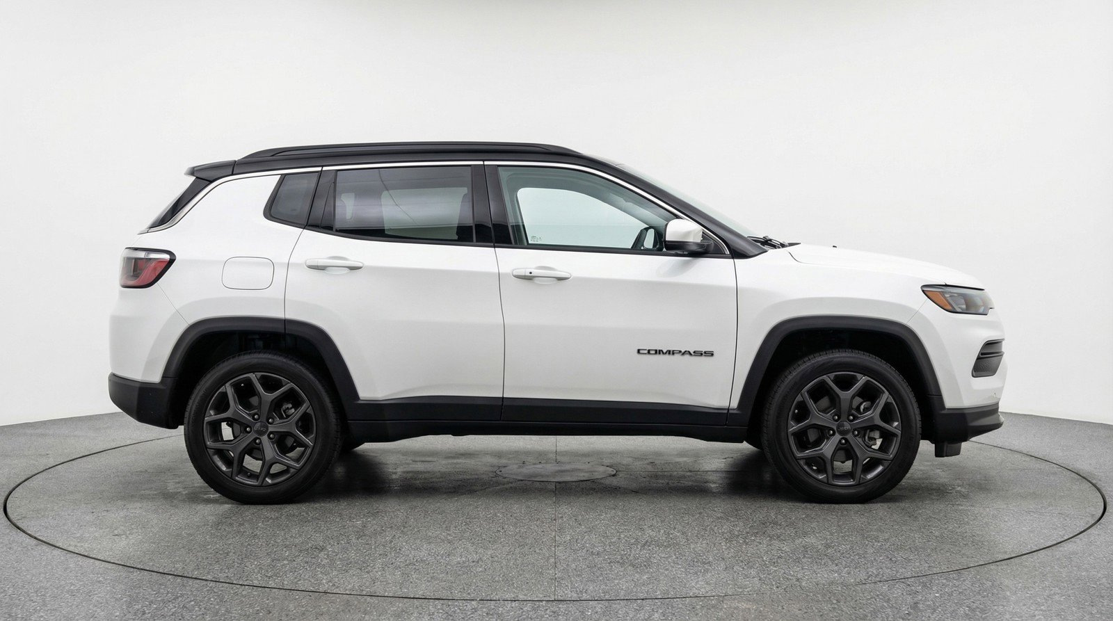 Used 2025 Jeep Compass Limited image 11